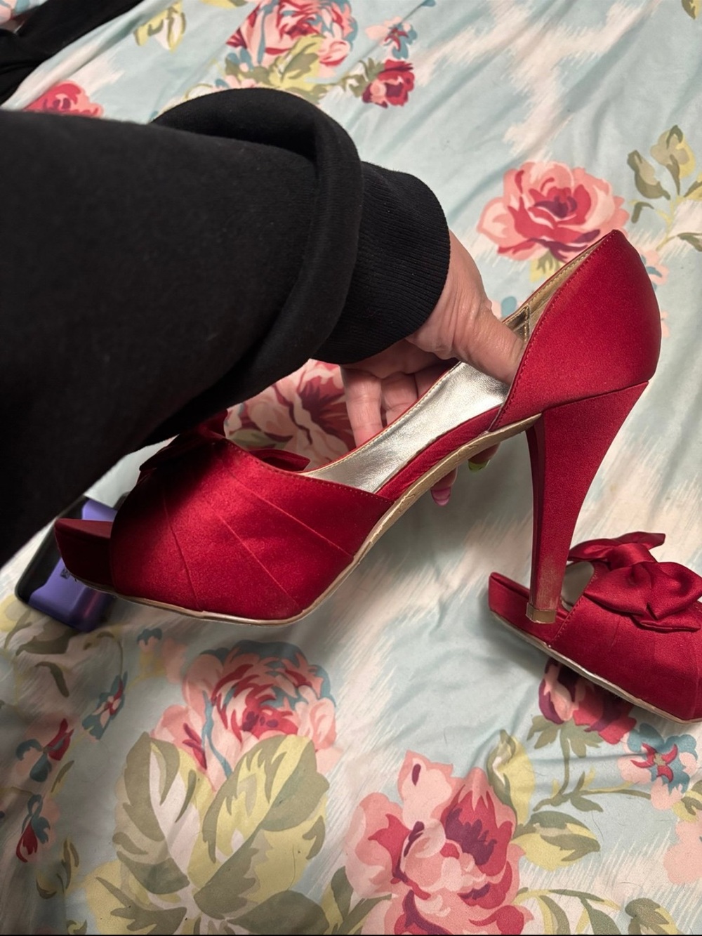 DAVIDS BRIDAL Apple Red Satin Peep-Toe Platform Heels with Bow size 9M - Picture 3 of 4